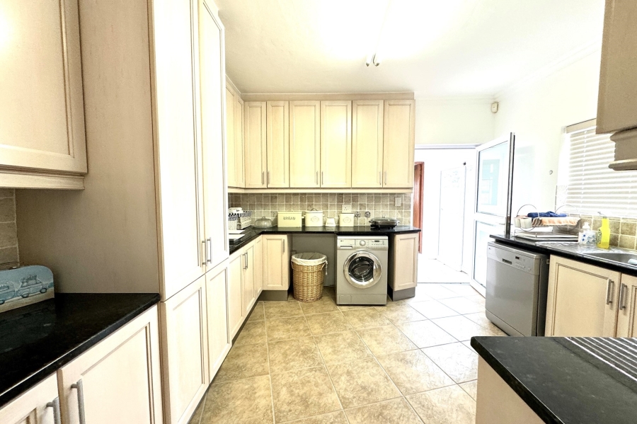 6 Bedroom Property for Sale in Myburgh Park Western Cape